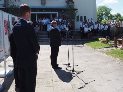Dyrektor Piotr Kardela otworzył wystawę w Wasilkowie