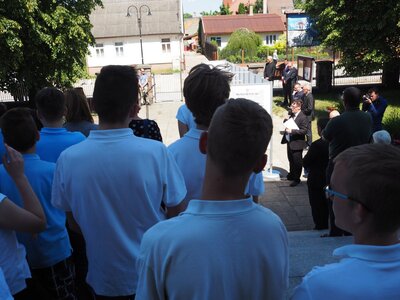 Po wystawie oprowadzał dr Paweł Warot, naczelnik Oddziałowego Biura Edukacji Narodowej IPN