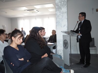 Dr Paweł Warot opisał drogę życiową Romana Dmowskiego - od ubogiego i niesfornego chłopaka z warszawskiej Pragi do wielkiego myśliciela - twórcy nowoczesnego polskiego nacjonalizmu