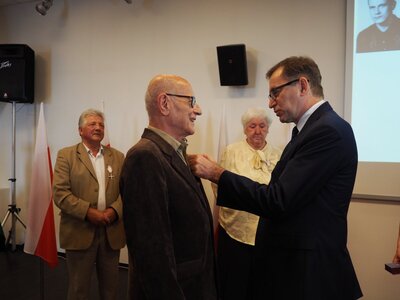 Tadeusz Gajl poświęcił swój talent plastyczny dla działalności opozycyjnej, za co w latach osiemdziesiątych był szykanowany