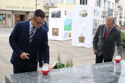 Delegacja Oddziału IPN w Białymstoku oddaje hołd ofiarom Obławy Augustowskiej