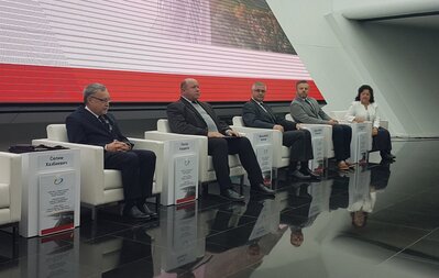 Uczestnicy sesji naukowej w bibliotece prezydenckiej