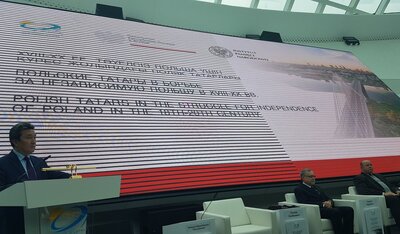 Dyrektor biblioteki prezydenckiej otwierający sesję