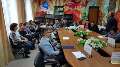 Uczestnicy spotkania z delegacją IPN, w tym przedstawiciele społeczności polskiej w Astanie