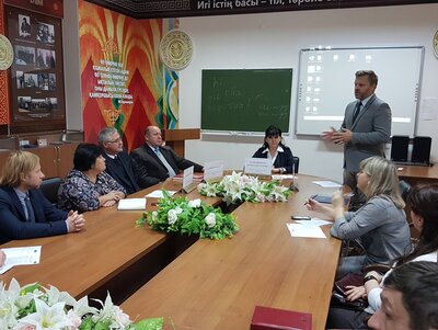 Dr Ł. Lubicz-Łapiński prezentujący tematykę udziału Tatarów w walce o niepodległość Polski