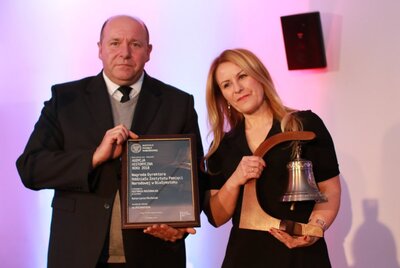 Katarzynie Michalak  za WLublinwzięte nagrodę wręczył dr hab. Piotr Kardela