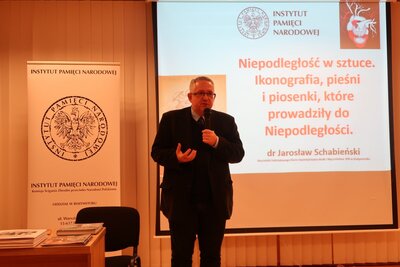 ,,Niepodległości w sztuce. Ikonografia, pieśni i piosenki, które prowadziły do Niepodległości” – wykład dr. Jarosława Schabieńskiego