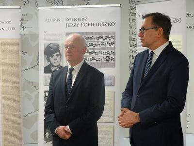 Prezes IPN dr Jarosław Szarek i wicewojewoda warmińsko-mazruski Sławomir Sadowski