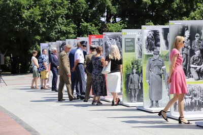 Wystawa cieszy się dużym zainteresowaniem oglądajacych