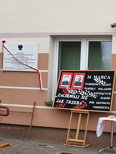 Odsłonięcie tablicy upamiętniającej Polaków ratujących Żydów, fot. IPN Białystok