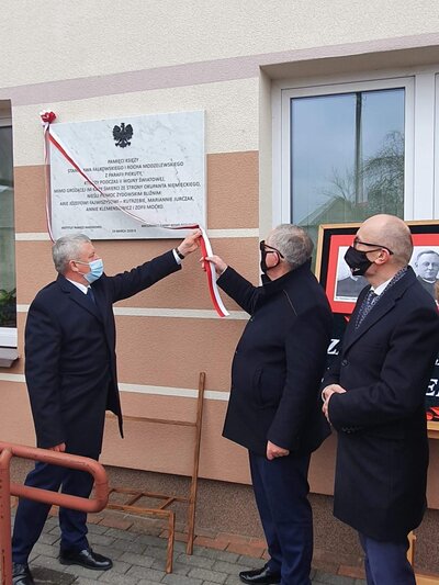 Odsłonięcie tablicy upamiętniającej Polaków ratujących Żydów, fot. IPN Białystok