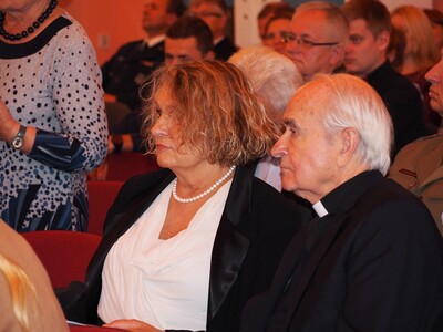 Dr Teresa Kaczorowska i ks. Stanisław Wysocki