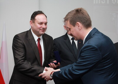 Nagrodę przyznaną Szkole Podstawowej im. Armii Krajowej w Janówce odebrał dyrektor placówki Karol Czarniecki