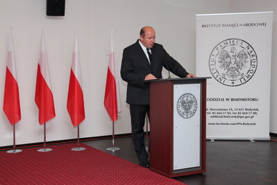 Powitanie gości przez dr hab. Piotra Kardelę, dyrektora Oddziału IPN w Białymstoku