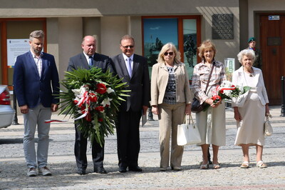 Kwiaty od dyrektora Oddziału IPN w Białymstoku