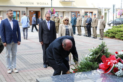 Kwiaty od dyrektora Oddziału IPN w Białymstoku