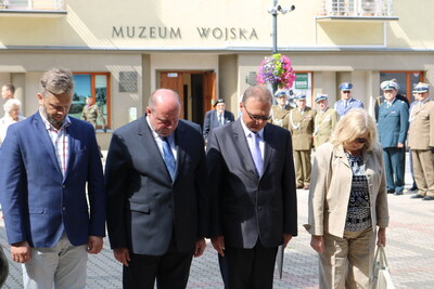 Kwiaty od dyrektora Oddziału IPN w Białymstoku