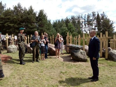 Kwiaty od władz IPN złożył wiceprezes dr Mateusz Szpytma