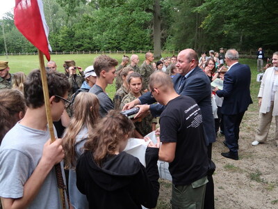 Nagrody wręczał także dyrektor Oddziału IPN w Białymstoku dr hab. Piotr Kardela