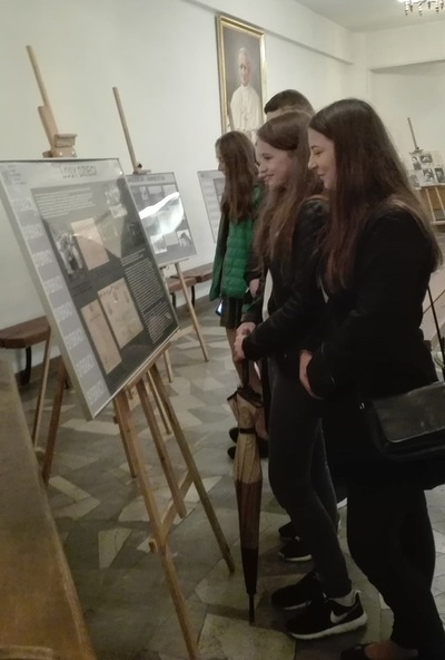 Zwiedzanie sybirackich wystaw przygotowanych przez IPN