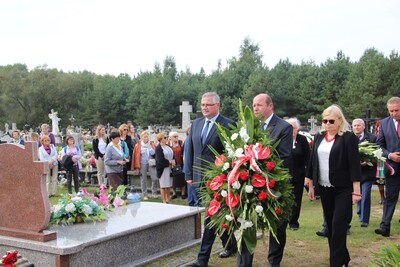 Złożenie wieńca na grobie Rodziców bł. ks. Jerzego