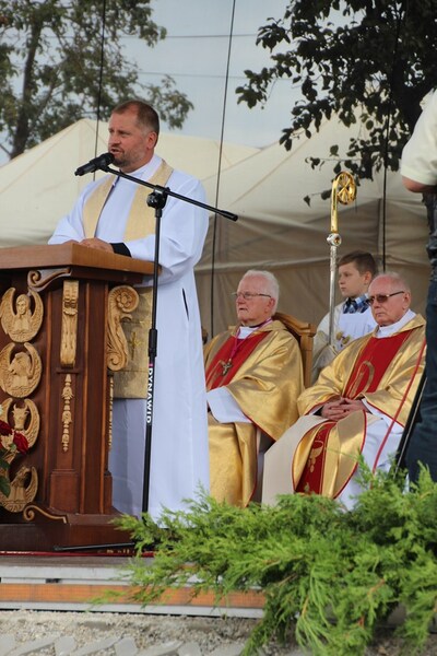 Proboszcz parafii w Suchowoli ks. Tomasz Małyszko