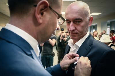 Uroczystość wręczenia Krzyży Wolności i Solidarności. Odznaczenie odbiera Tadeusz Arłukowicz – Olsztyn, 4 października 2017. Fot. Sławomir Kasper (IPN)