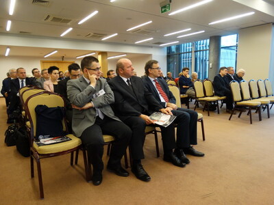Konferencji przysłuchują się Prezes IPN dr Jarosław Szarek, dyrektor białostockiego Oddziału IPN dr hab. Piotr Kardela oraz naczelnik Delegatury IPN w Olsztynie dr hab. Karol Sacewicz