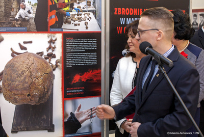 Wernisaż wystawy „Zbrodnie komunistyczne w Marynarce Wojennej w okresie stalinowskim” w Sejmie RP – 9 stycznia 2018. Fot. Marcin Jurkiewicz (IPN)