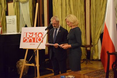 Inauguracja działalności „Przystanku Historia” w Londynie. Na zdj. Jan Falkowski, prezes Ogniska Polskiego i Katarzyna Ratajczak-Sowa z IPN.