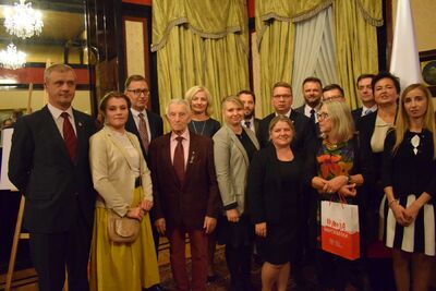 W uroczystości uczestniczył m.in. Sergiusz Papliński ps. „Kawka”, ostatni Żołnierz Wyklęty żyjący obecnie na terenie Wielkiej Brytanii (czwarty od lewej).