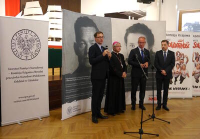 Konferencja prasowa poświęcona uroczystościom pogrzebowym śp. Danuty Siedzikówny „Inki” i śp. Feliksa Selmanowicza „Zagończyka”