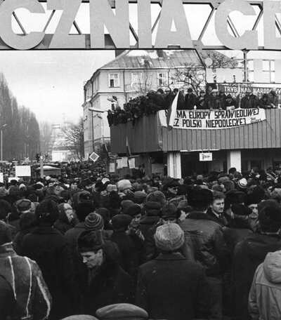 Fotografia przedstawiająca pierwsze dni stanu wojennego w Gdańsku
