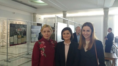 Pracownicy delegatury IPN w Bydgoszczy: dr Katarzyna Maniewska (L), Edyta Cisewska (naczelnik delegatury), dr Kamila Churska-Wołoszczak