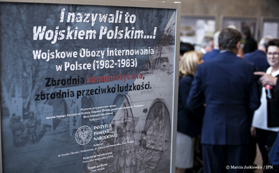 Wernisaż wystawy „I nazywali to Wojskiem Polskim…! Wojskowe Obozy Internowania w Polsce (1982-1983)...” – Warszawa, 8–13 listopada 2017. Fot. Marcin Jurkiewicz (IPN)