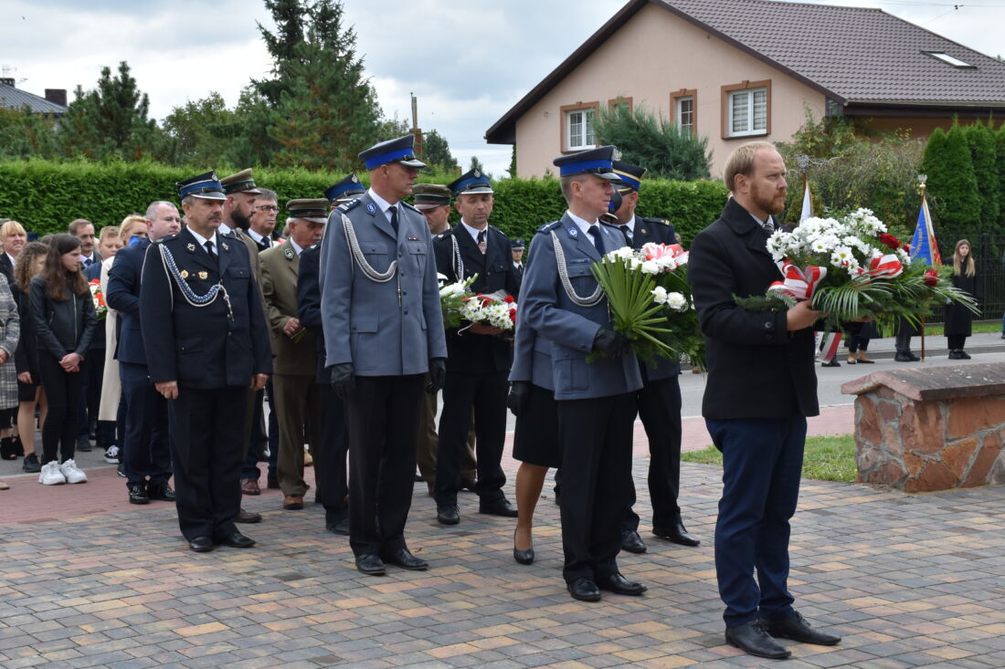 Odsłonięcia Pomnika Katyńskiego w Koniecpolu. Fot. gazetacz.com.pl