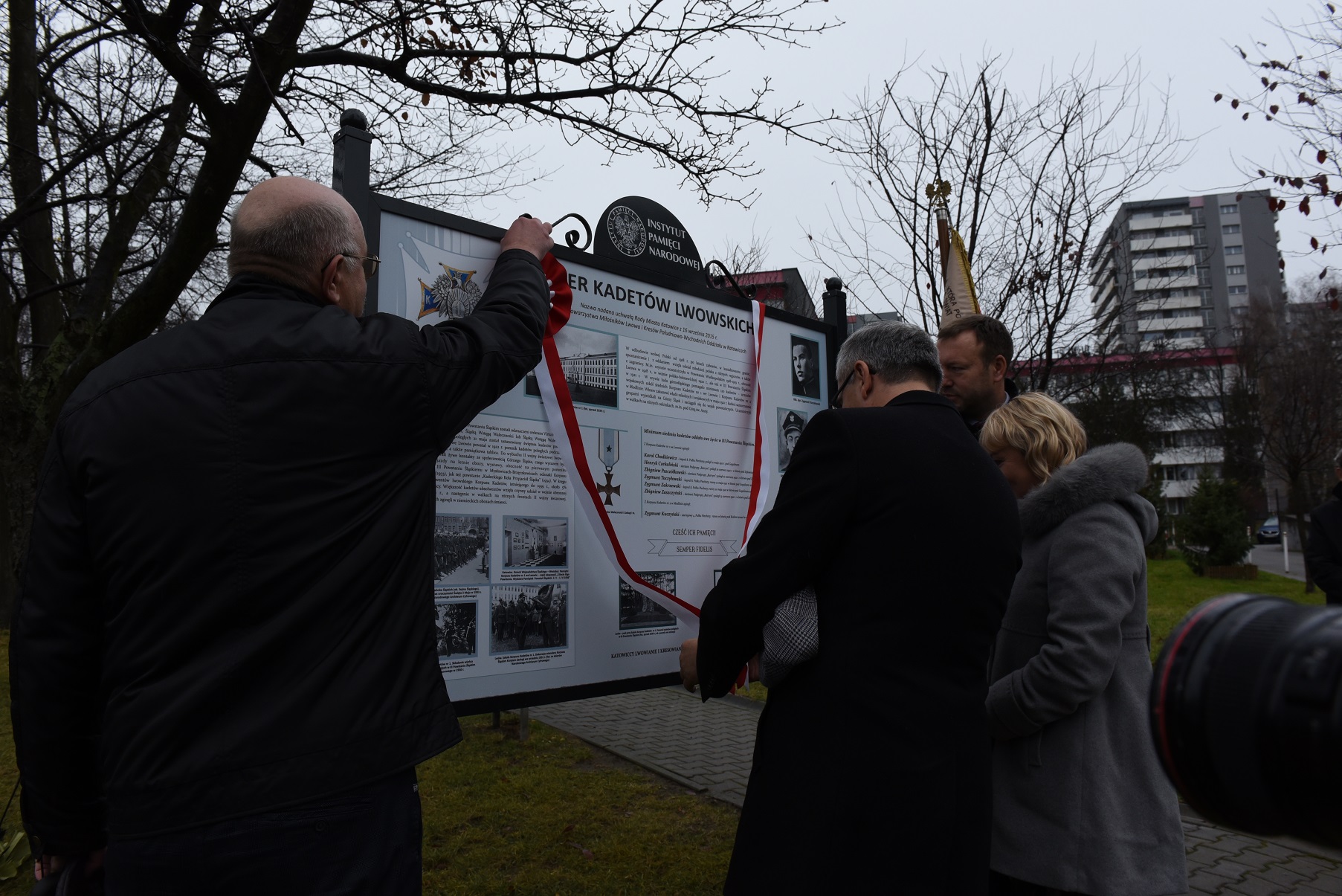 Uroczystość odsłonięcia tablicy informacyjnej upamiętniającej kadetów – uczestników III powstania śląskiego. Fot. M. Kobylańska Uroczystość odsłonięcia tablicy informacyjnej upamiętniającej kadetów – uczestników III powstania śląskiego. Fot. M. Kobylańska