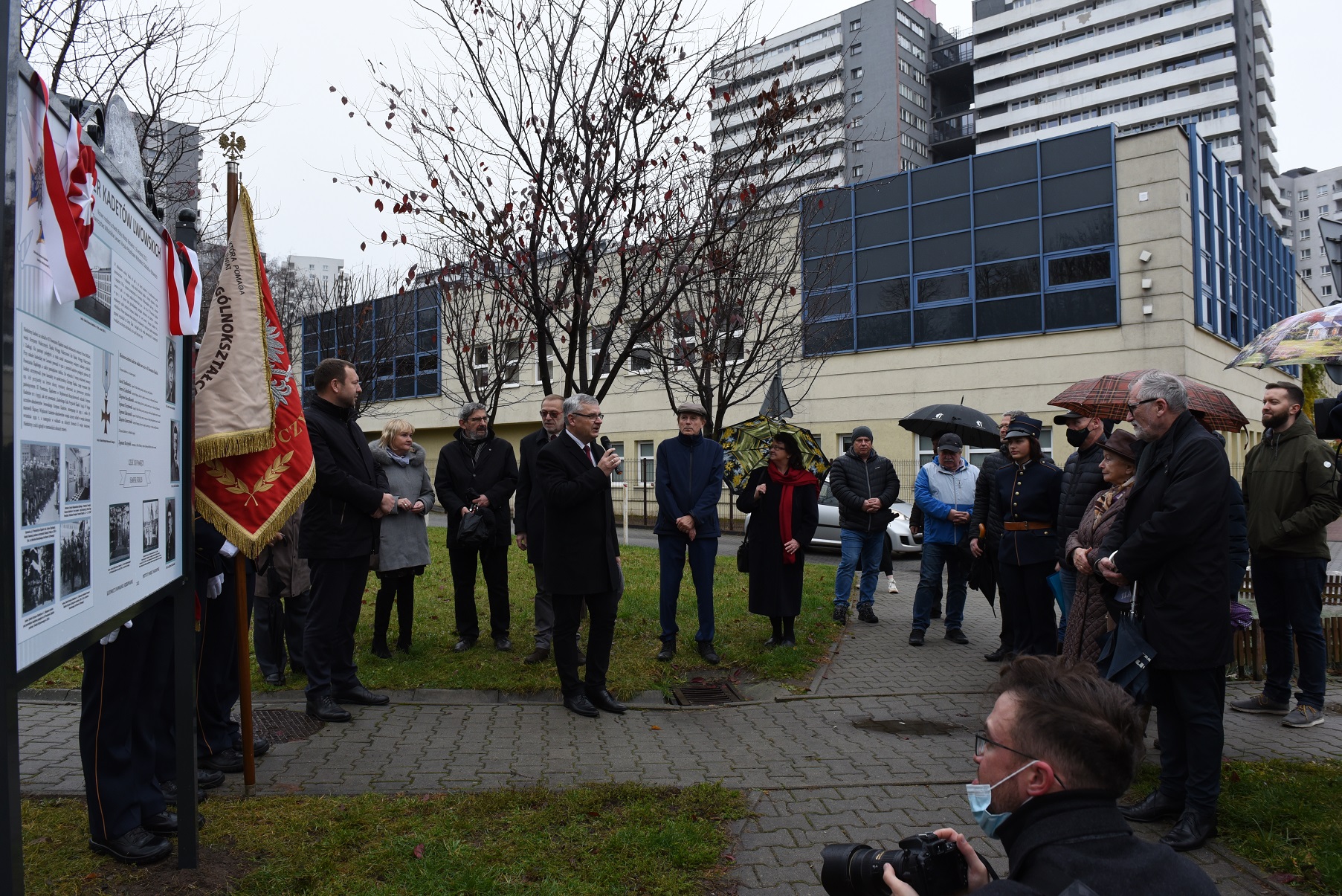 Uroczystość odsłonięcia tablicy informacyjnej upamiętniającej kadetów – uczestników III powstania śląskiego. Fot. M. Kobylańska Uroczystość odsłonięcia tablicy informacyjnej upamiętniającej kadetów – uczestników III powstania śląskiego. Fot. M. Kobylańska