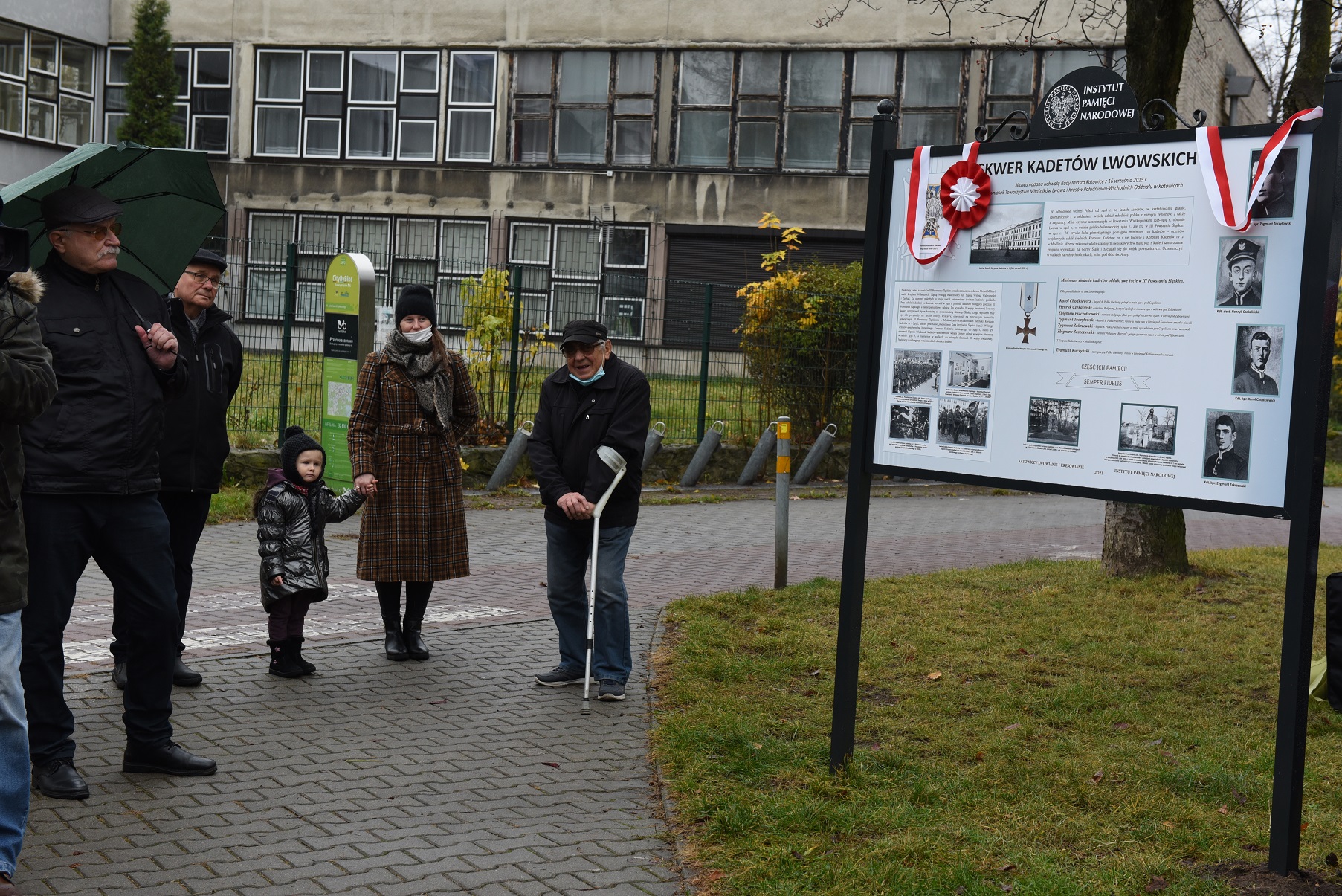 Uroczystość odsłonięcia tablicy informacyjnej upamiętniającej kadetów – uczestników III powstania śląskiego. Fot. M. Kobylańska Uroczystość odsłonięcia tablicy informacyjnej upamiętniającej kadetów – uczestników III powstania śląskiego. Fot. M. Kobylańska