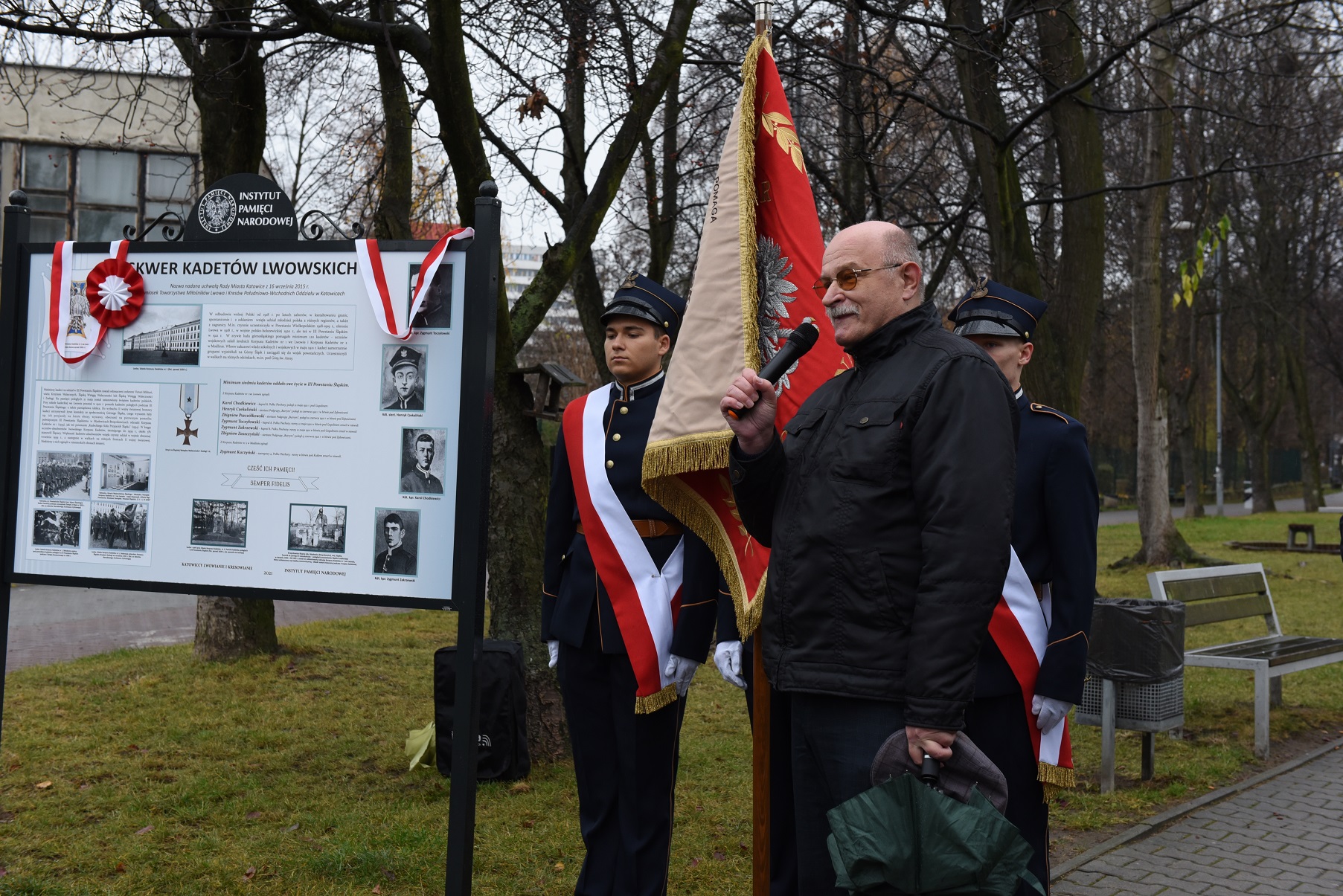 Uroczystość odsłonięcia tablicy informacyjnej upamiętniającej kadetów – uczestników III powstania śląskiego. Fot. M. Kobylańska Uroczystość odsłonięcia tablicy informacyjnej upamiętniającej kadetów – uczestników III powstania śląskiego. Fot. M. Kobylańska