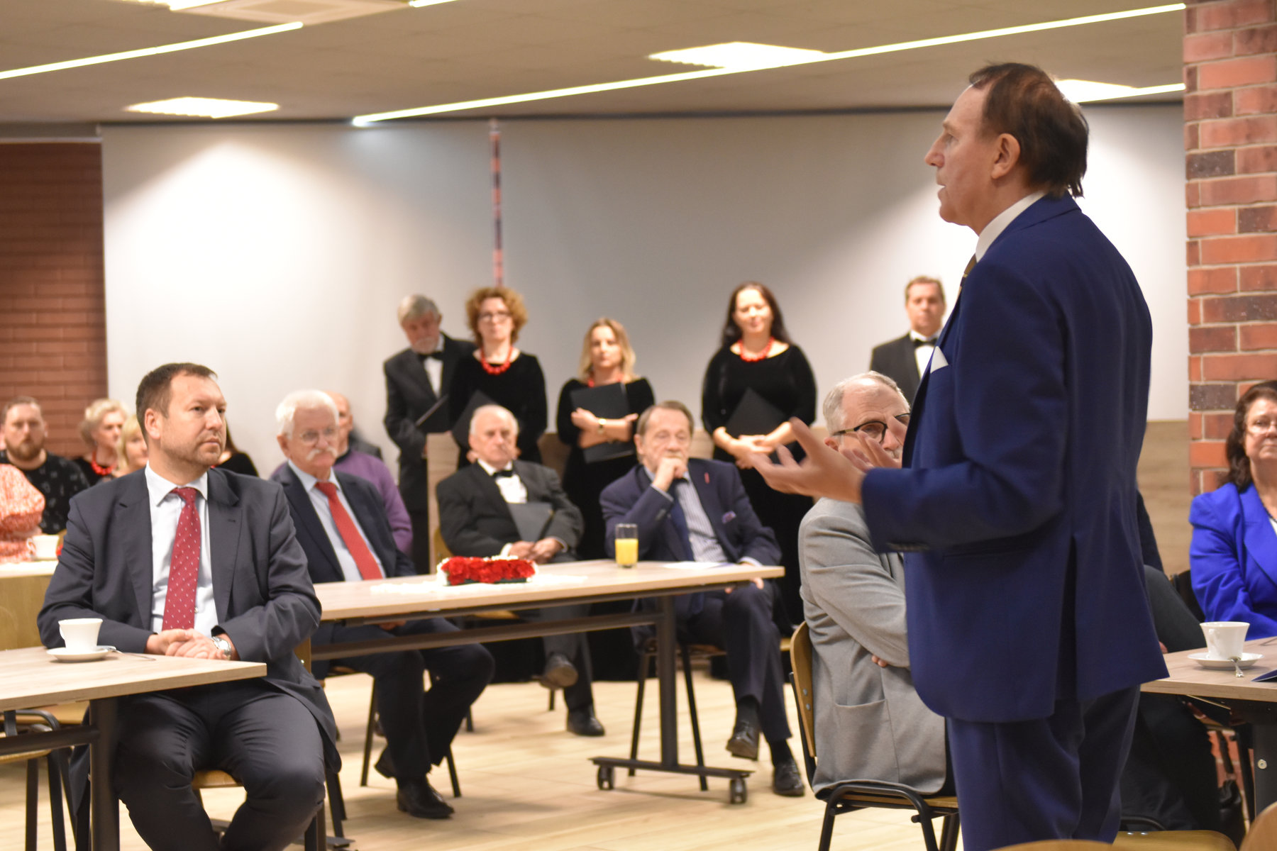 Uroczystość odsłonięcia tablicy informacyjnej upamiętniającej kadetów lwowskich Fot. Krzysztof Łojko Uroczystość odsłonięcia tablicy informacyjnej upamiętniającej kadetów lwowskich Fot. Krzysztof Łojko