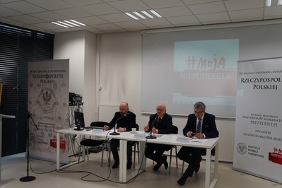 Od lewej: Ryszard Mozgol, prof. Włodzimierz Suleja, dr Andrzej Sznajder.