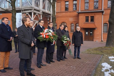 Prezes IPN oraz delegacja z Instytutu oraz przedstawiciele Muzeum i władz miasta w Gliwicach złożyli kwiaty przy tablicy upamiętniającej Władysława Suleckiego, współtwórcę Komitetu Wolnych Związków Zawodowych w Katowicach.