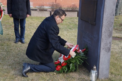 Prezes IPN oraz delegacja z Instytutu oraz przedstawiciele Muzeum i władz miasta w Gliwicach złożyli kwiaty przy tablicy upamiętniającej Władysława Suleckiego, współtwórcę Komitetu Wolnych Związków Zawodowych w Katowicach.