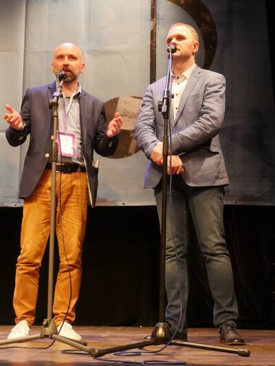 Od lewej: Ryszard Mozgol (naczelnik OBEN IPN Katowice) oraz Robert Ciupa (dyrektor ŚCWiS).