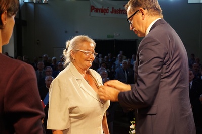 Uroczystość wręczenia Krzyży Wolności i Solidarności w Jastrzębiu-Zdroju.