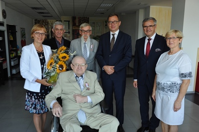 Uroczystość wręczenia Krzyża Wolności i Solidarności Januszowi Kucińskiemu.