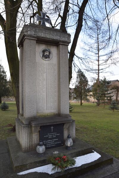 Pomnik kuźnian poległych podczas I wojny światowej po remoncie.