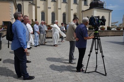 Otwarcie wystawy plenerowej „»Wstańcie, chodźmy…« Pierwsza pielgrzymka Jana Pawła II do Polski.