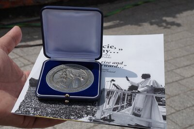 Otwarcie wystawy plenerowej „»Wstańcie, chodźmy…« Pierwsza pielgrzymka Jana Pawła II do Polski.